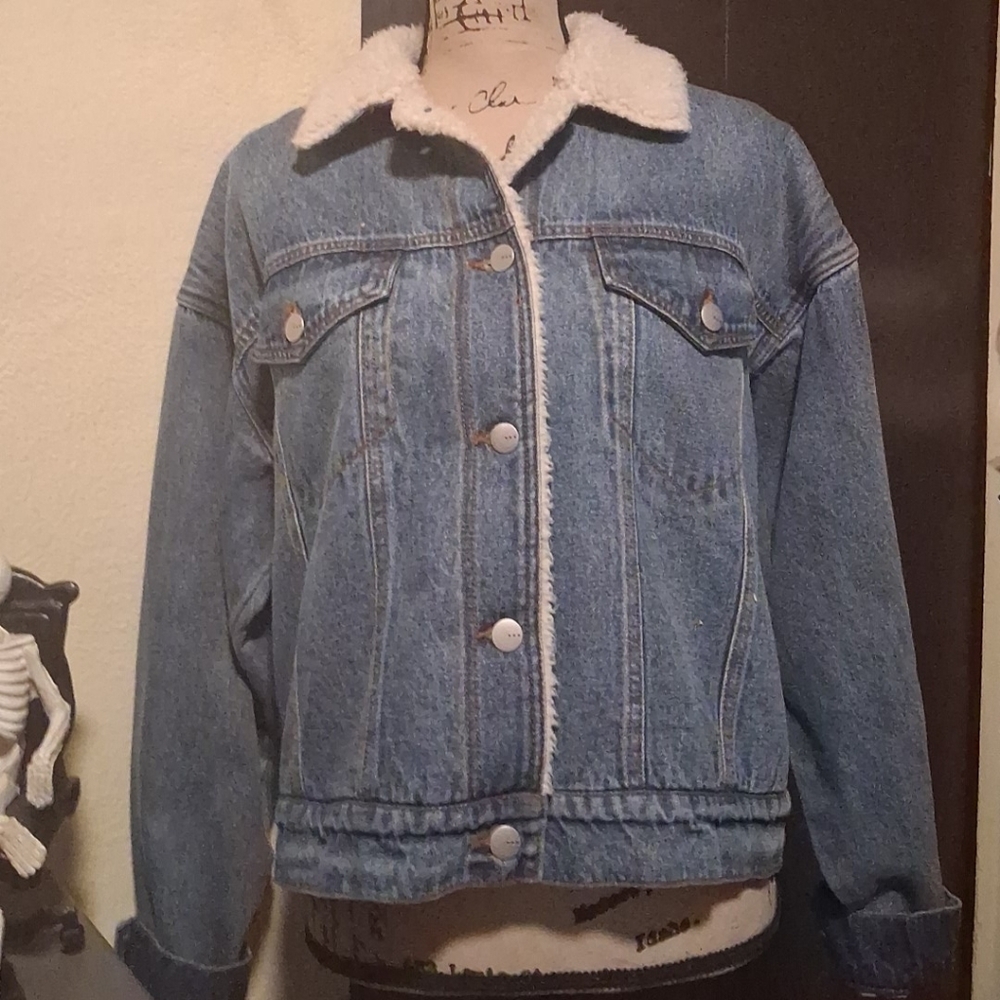 Classic Blue Denim Jacket with Sherpa Lining